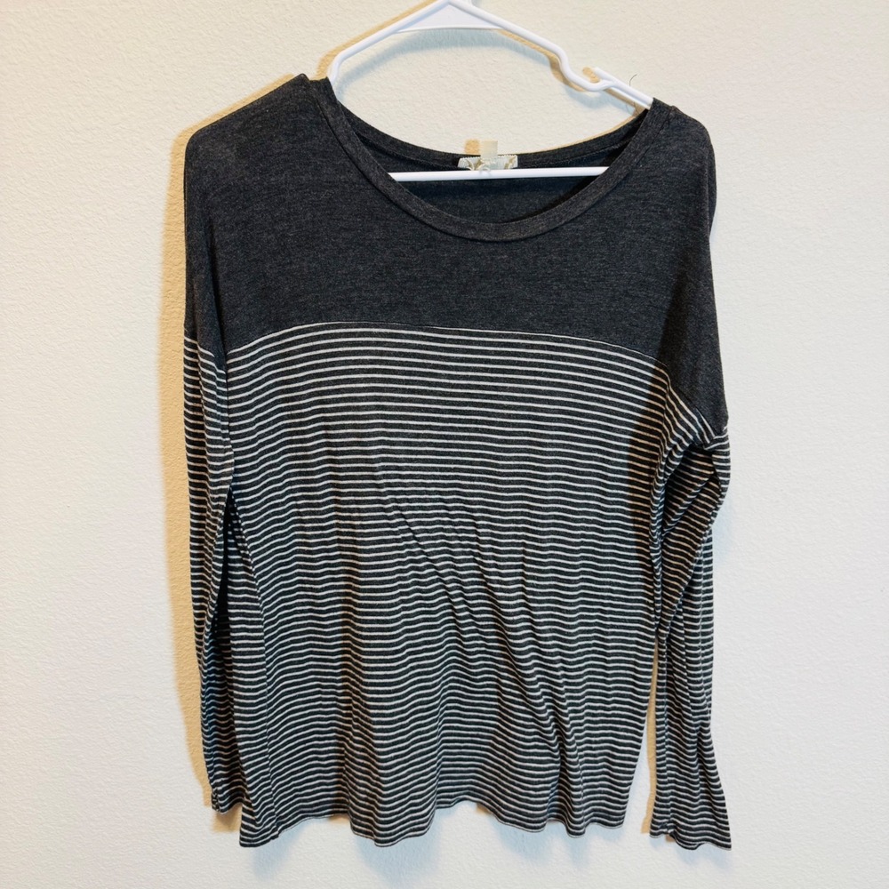 Zenana Outfitters Womens Top Gray Striped Long‎ Sleeve Casual T-Shirt
